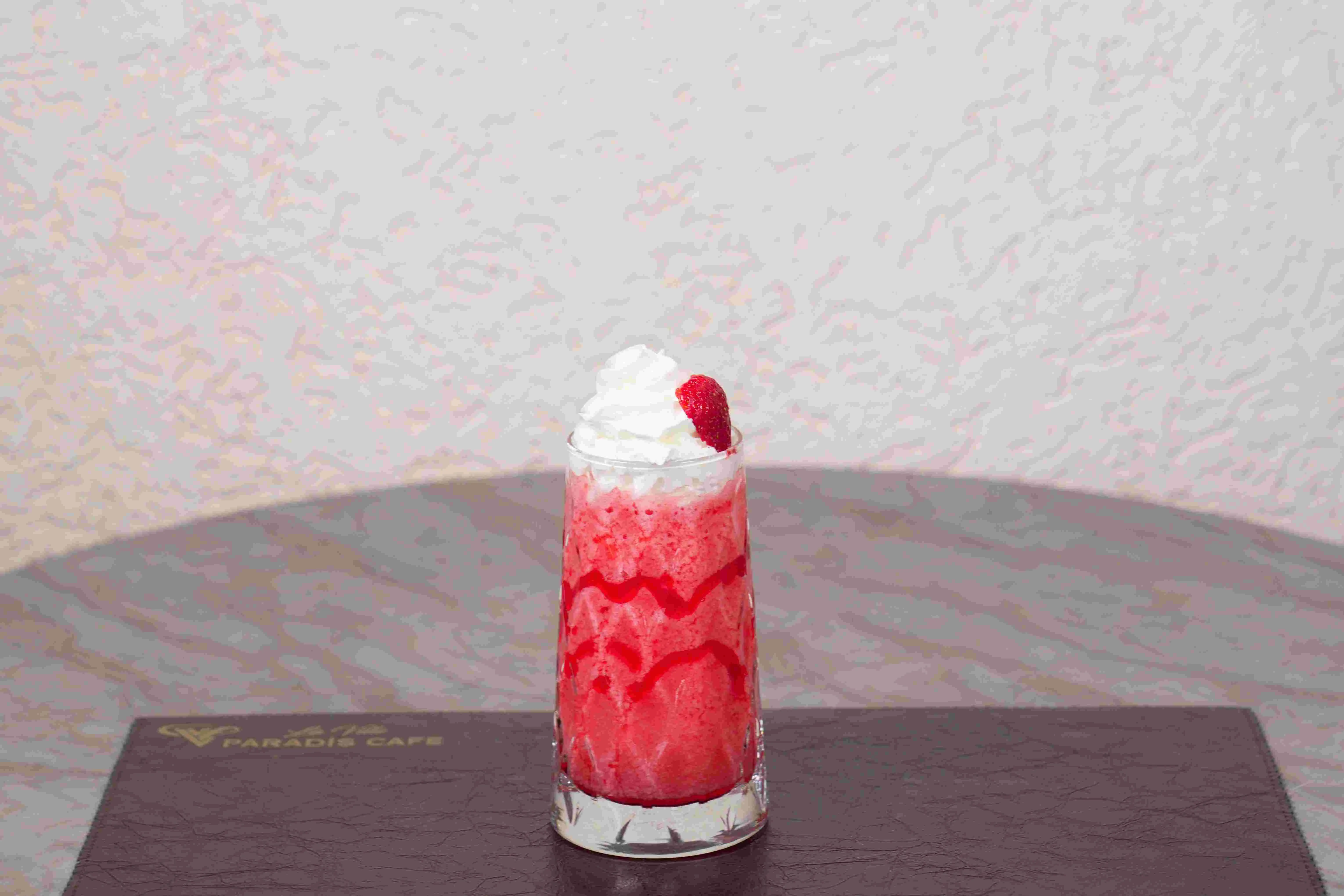 ÇİLEKLİ FRAPPE 